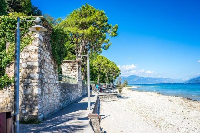 Perla Top Floor Apartment Sirmione Exteriör bild